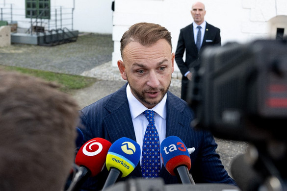 Ukrajna támogatásáért akarták őrizetbe venni az ex-minisztert