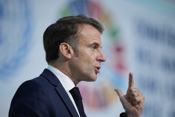 Macron körül újra szorul a hurok: Jön az újabb politikai rulett?