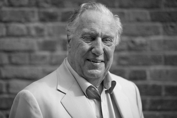 Elhunyt Frederick Forsyth