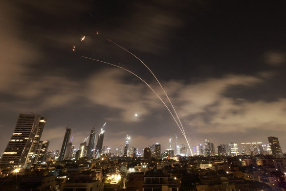 Robbanások Tel-Aviv felett