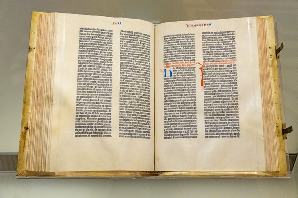 Az MI vizsgálja a Bibliát