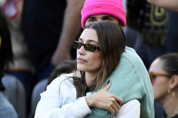Hailey Bieber fontos hírt közölt kisfiáról