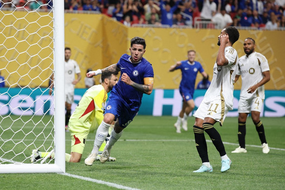 A Chelsea is győztes rajtott vett