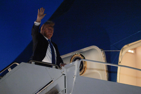 Trump egy gúnyos megjegyzéssel földbe döngölte Macront