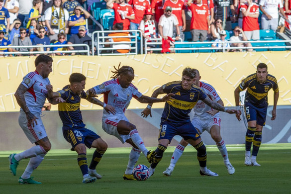 Három piros lap tette „színessé” a Boca Juniors és a Benfica csatáját