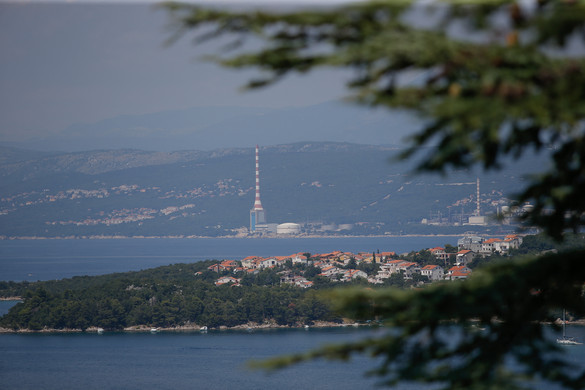 Megérkezett az első azeri kőolajszállítmány