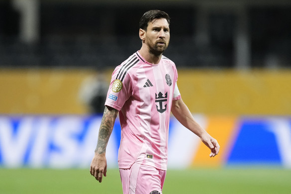 Lionel Messit is lebuktatta a csókkamera a Coldplay koncertjén + VIDEÓ
