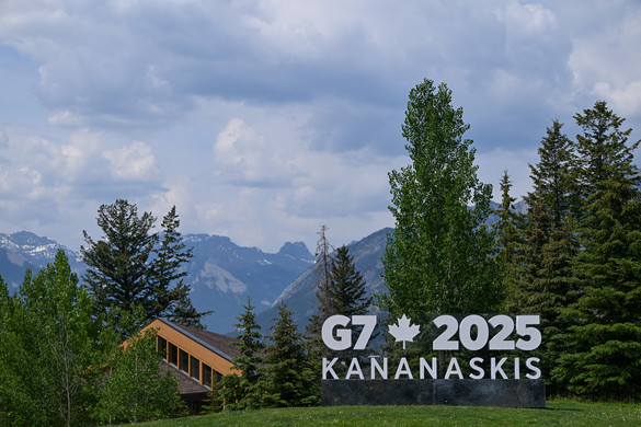 Sziklák zúdultak a turistákra