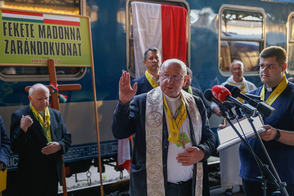 Elindult a Fekete Madonna zarándokvonat