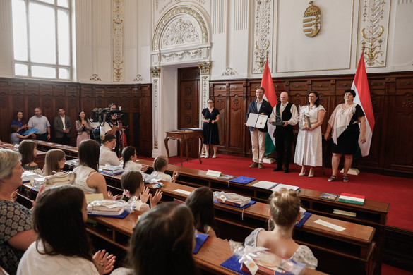 Átadták a Kárpát-medencei Életmese írói pályázat díjait