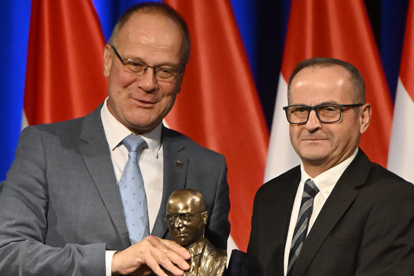 A közigazgatásban dolgozók egy családot alkotnak