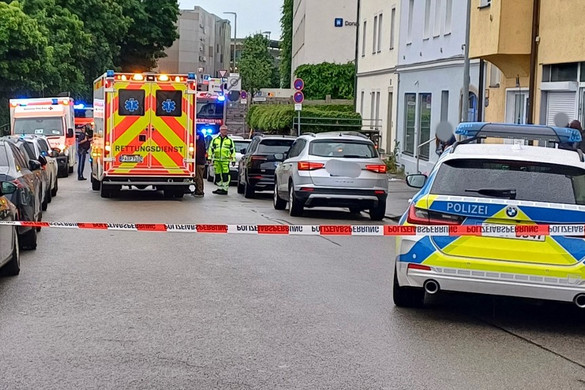 Tömegbe hajtott egy autós Passauban