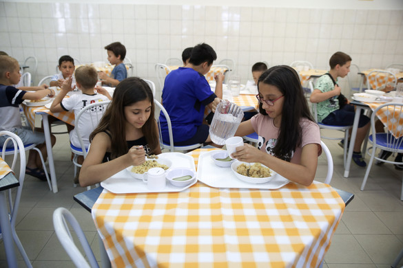 Folytatódik a gyermekétkeztetés