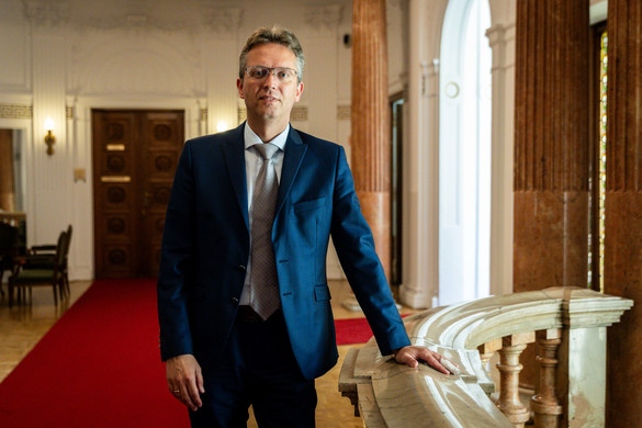 Az Európai Bizottság saját hatalma megőrzése érdekében kelt háborús hangulatot