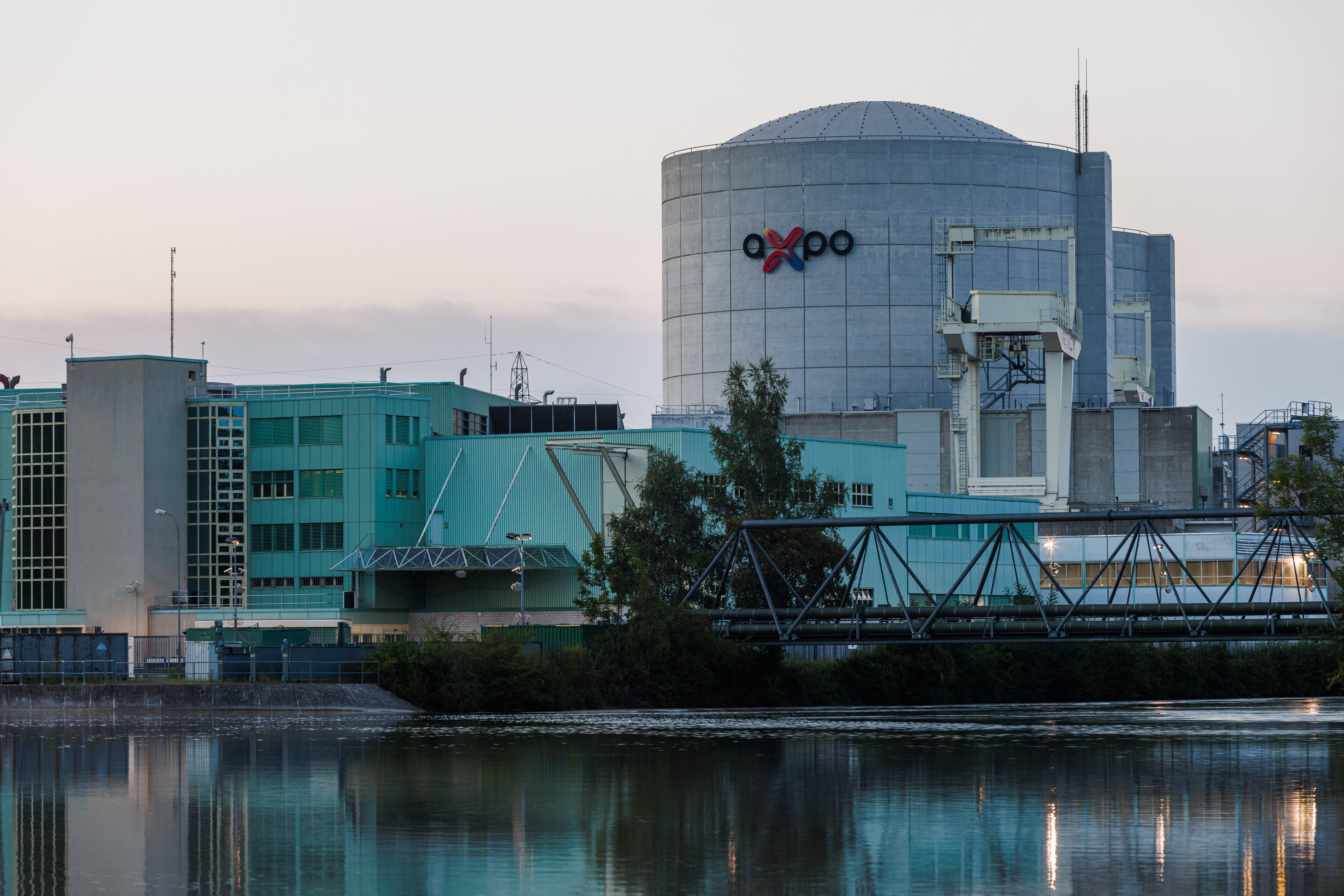 Svájcban a hőség miatt leállítottak egy atomerőművet Kép