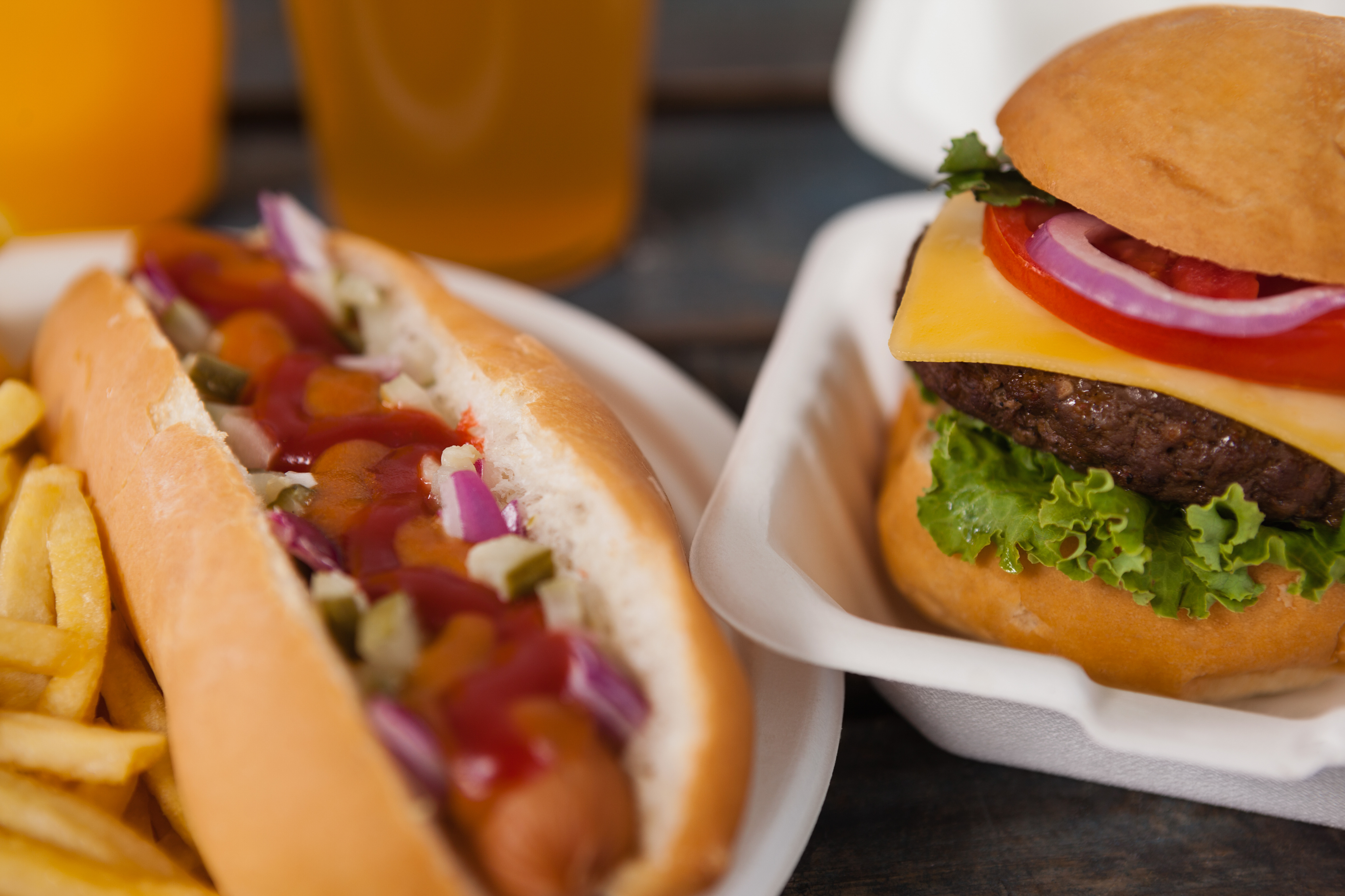Egy hamburger vagy egy hot dog egészségesebb a szakértő szerint?