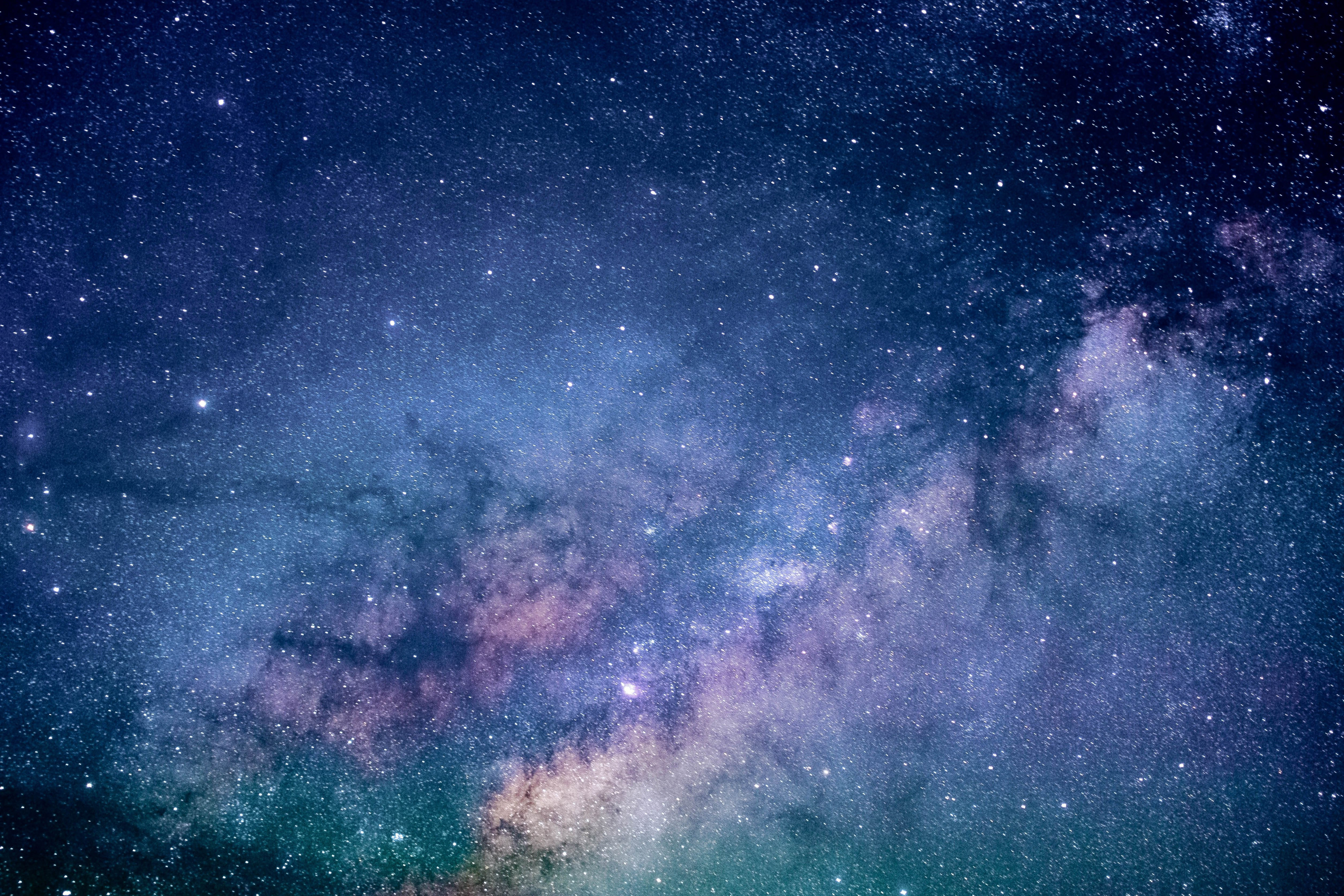 Csillagászok felfedeztek egy évmilliárdokra az időben megfagyott galaxist Kép