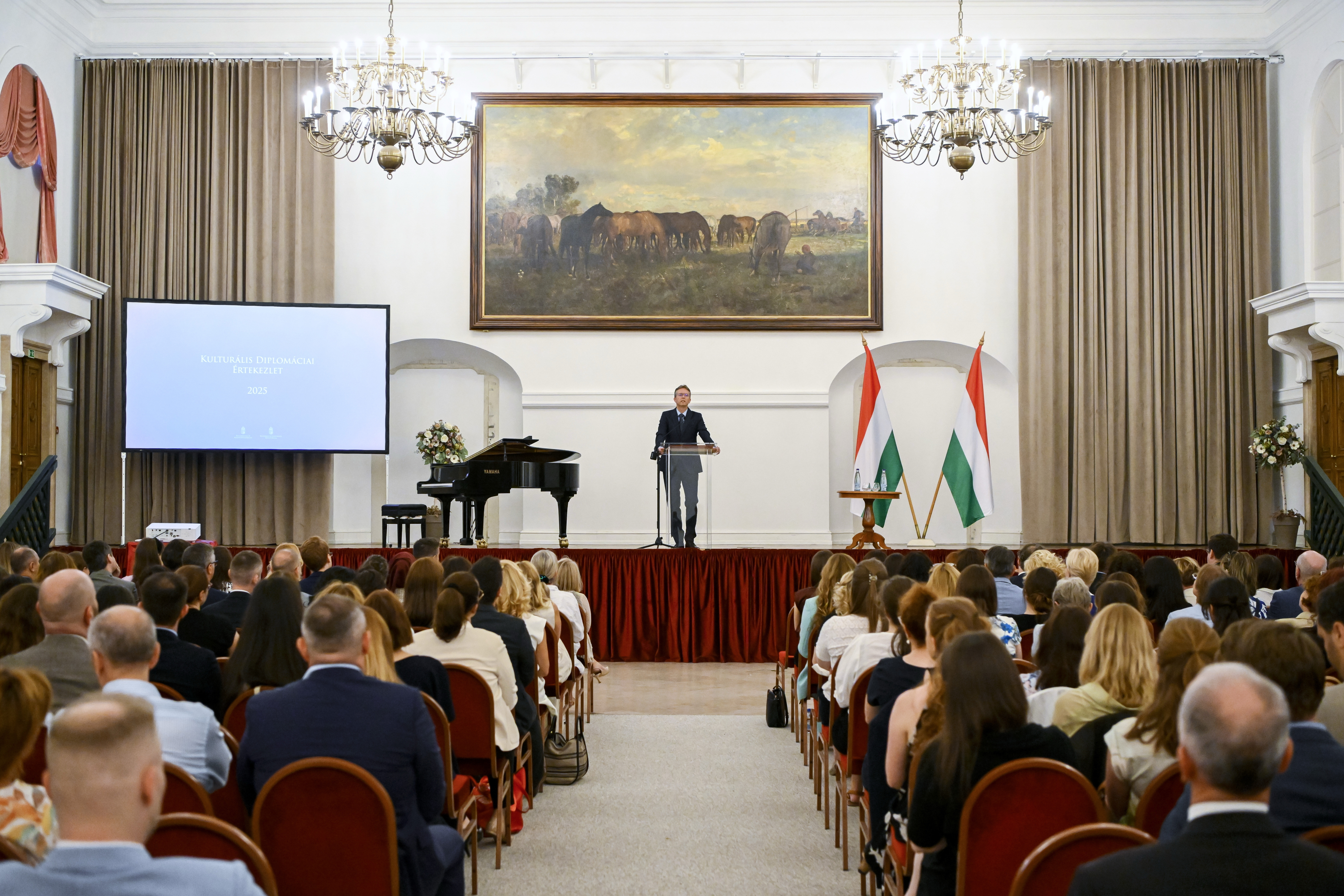 „A magyar kultúra feladata a normalitás szigetének maradni” Kép