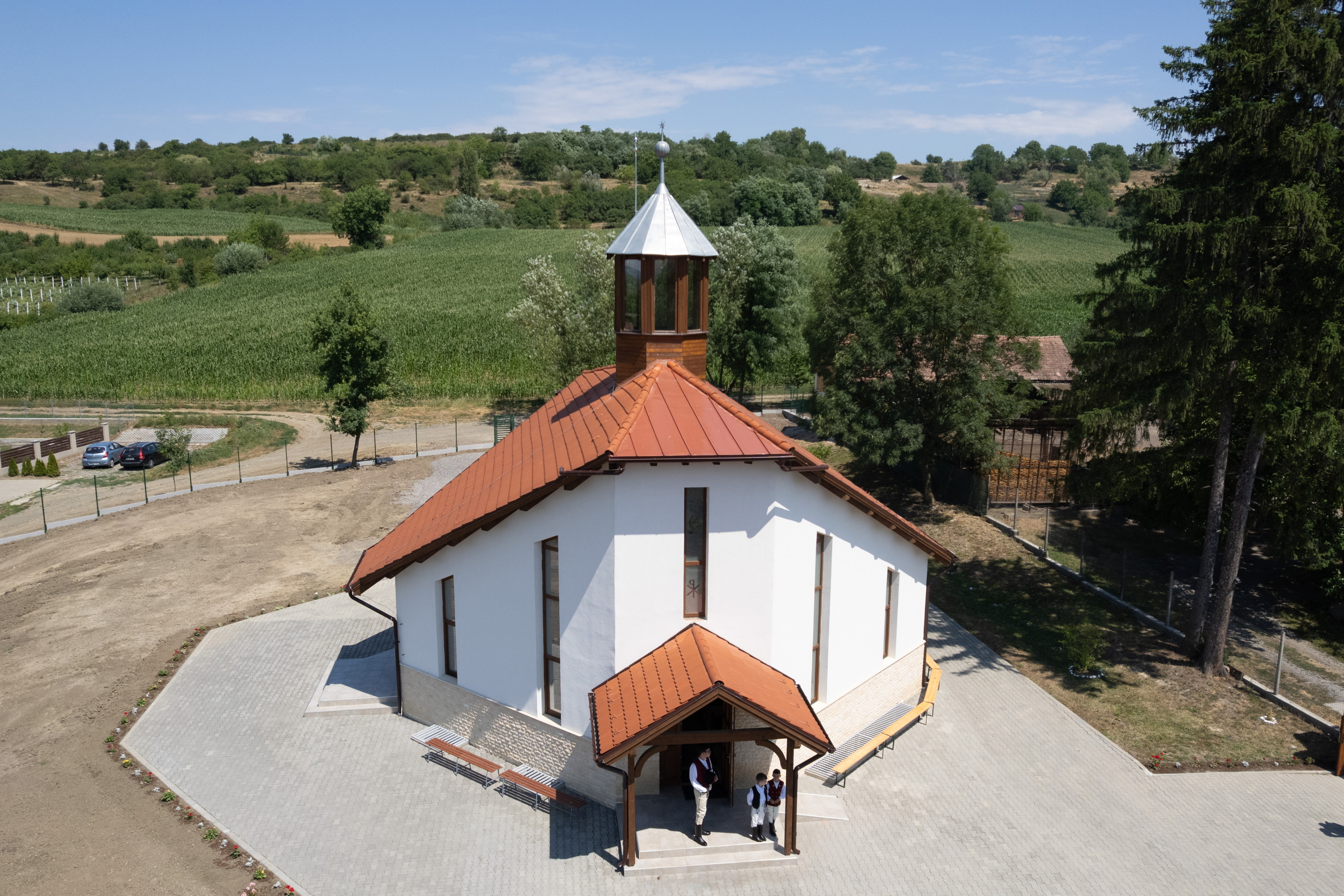 Új református templomot szenteltek Nyárádszentbenedeken Kép