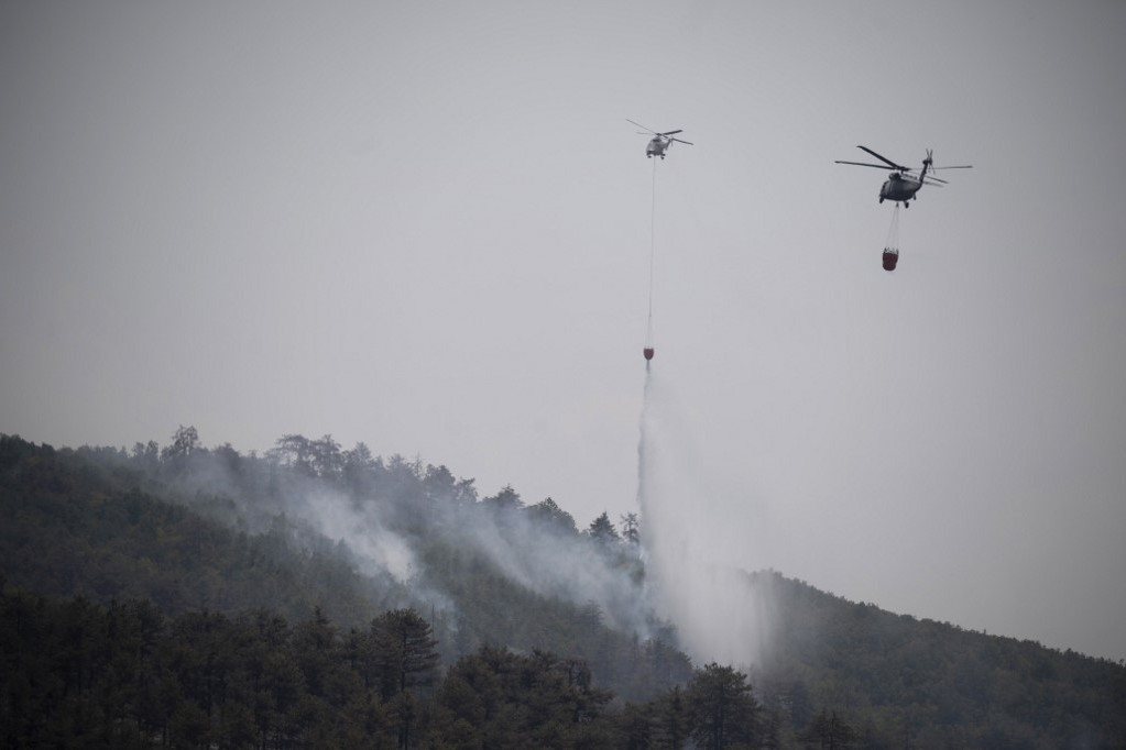 Bulgária délnyugati részére is megérkezett a helikopteres tűzoltás, az erdőtüzek itt sem kíméltek semmit