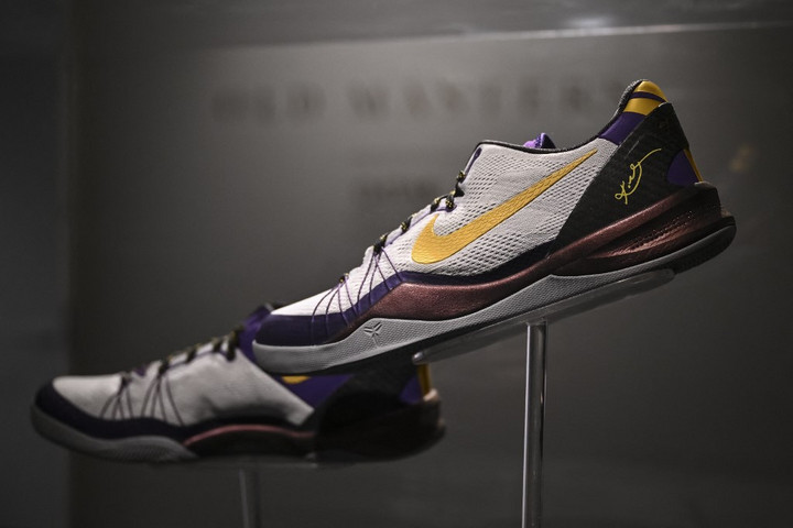 Fotó: AFP/Angela Weiss Elkelt Kobe Bryant sportcipője