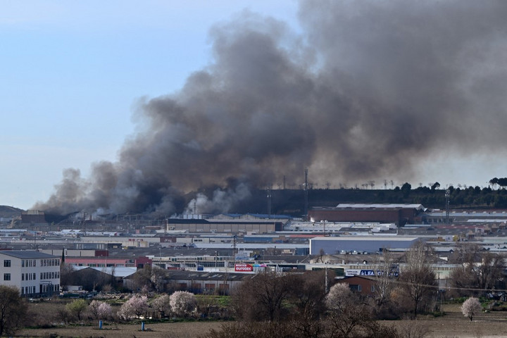 Fotó: AFP/Javier Soriano Mérgező füstfelhőre figyelmeztették a Madrid környékén élőket