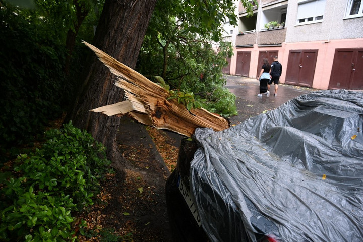 Fotó: AFP/Attila Kisbenedek Összegzik a károkat
