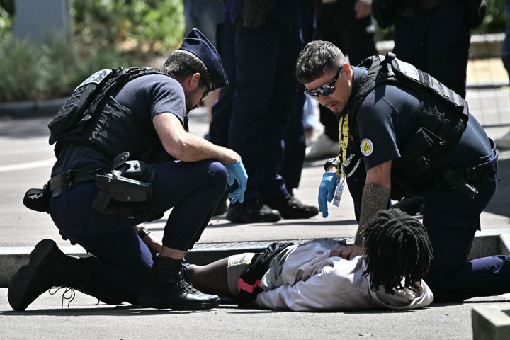 Fotó: AFP/Loic Venance Rendőrt késeltek meg a Tour de France befutójánál