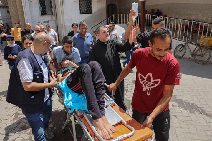 Fotó: AFP/Omar Al-Qatta Találat érte a Gázai övezet egyetlen katolikus templomát