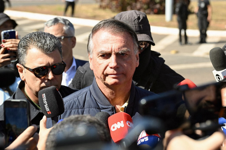 A volt brazil elnököt 24 órás rendőri megfigyelés alatt tartják
