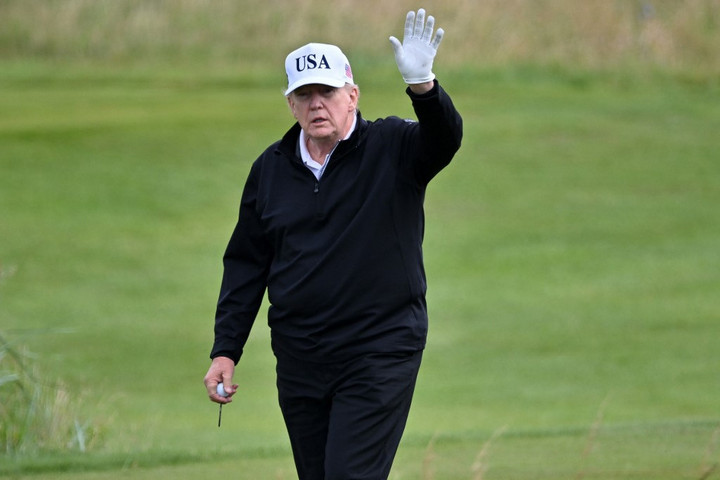 Fotó: AFP/Andy Buchanan Nyomás alatt az EU: Trump 30 százalékos vámot lebegtet