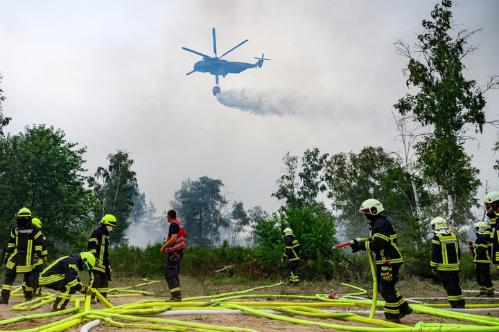 Fotó: AFP/dpa Picture-Alliance/DPA/Robert Michael Nem csillapodnak az erdőtüzek Németországban
