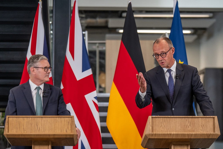 Fotó: AFP/dpa Picture-Alliance/DPA/Michael Kappeler Barátsági szerződést kötött Németország és Nagy-Britannia