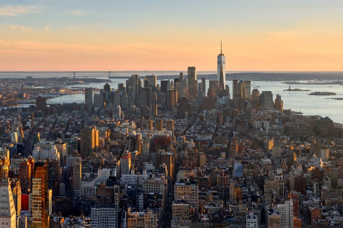 Óriási a súlya New Yorknak, szépen süllyed is