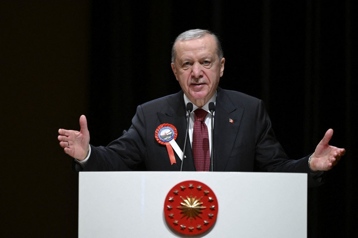 Fotó: AFP/Anadolu/Arif Hudaverdi Yaman Erdogan szerint hamarosan tűzszünet jöhet Ukrajnában