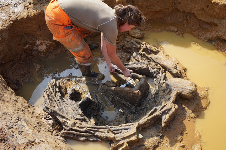Fotó: Facebook/Oxford Archaeology Kétezer éves, fonott római kutat találtak Angliában