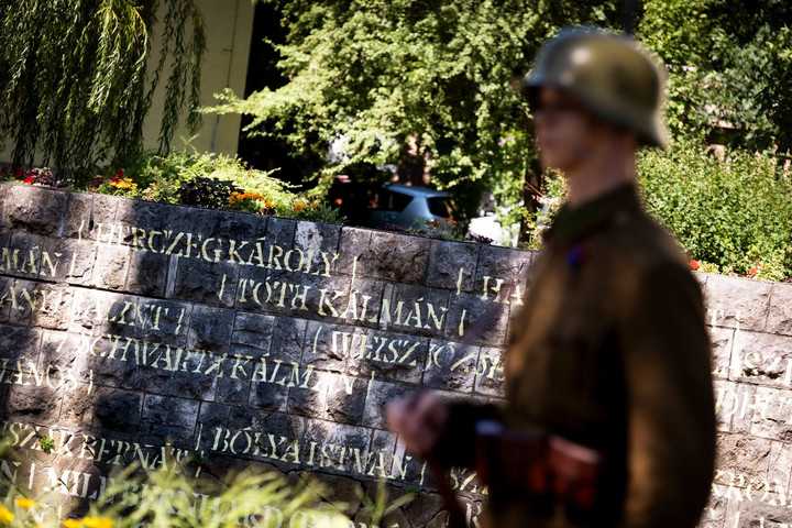 Fotó: Facebook/Szalay-Bobrovniczky Kristóf Hősök sétánya nyílt Egerben