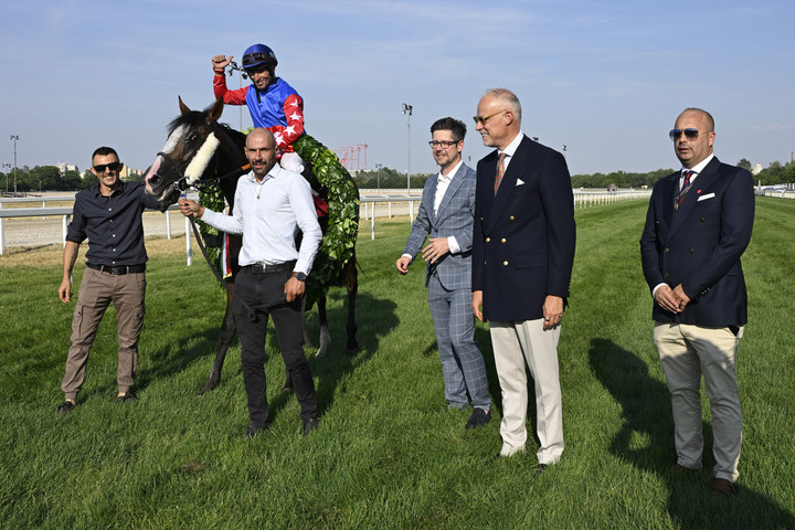 Fotó: MTI/Lakatos Péter Oriental Star célfotóval nyerte a 103. Galopp Magyar Derbyt