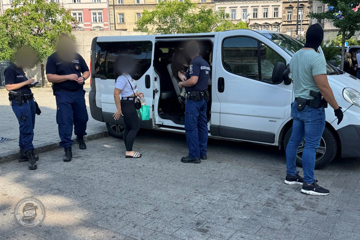Fotó: police.hu 14 embert gyanúsítanak emberkereskedelemmel