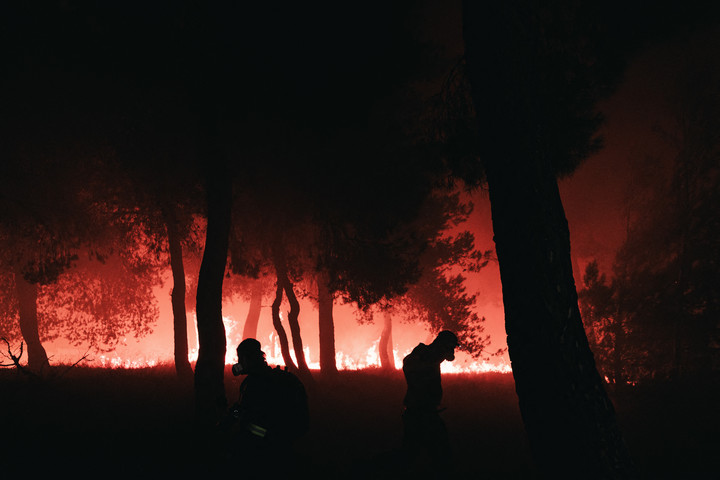 Fotó: AFP/NurPhoto/Daniel Yovkov Többtucatnyi erdő- és bozóttűzzel küzdenek a tűzoltók Görögországban