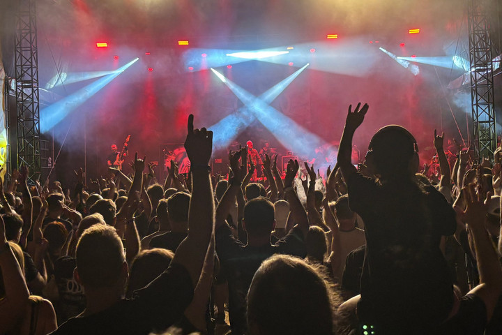 Dübörög a Szalki-sziget + GALÉRIA