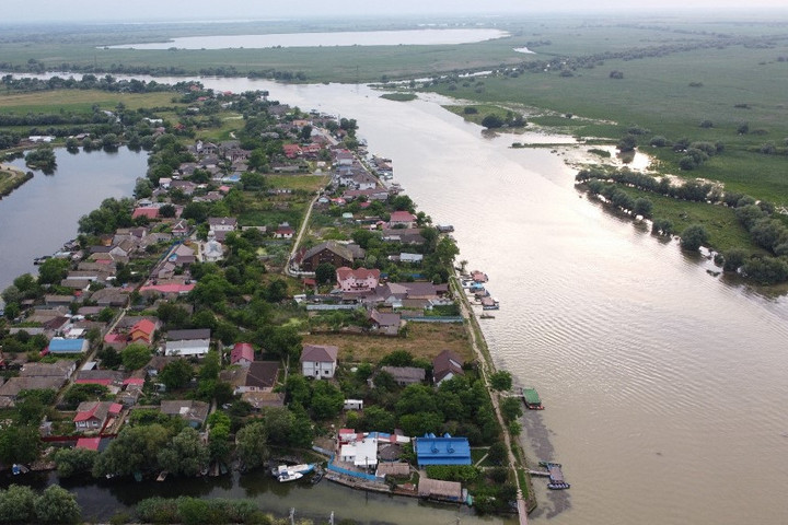 Felborult egy sétahajó, többen meghaltak