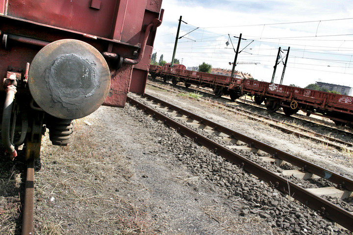 Kisiklott több vasúti teherkocsi