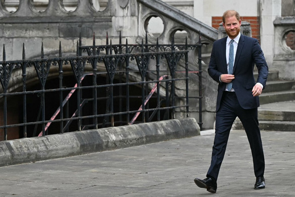 Harry herceg hazautazik Angliába