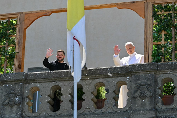 Csend Castel Gandolfóban – Zelenszkij négyszemközt a pápával