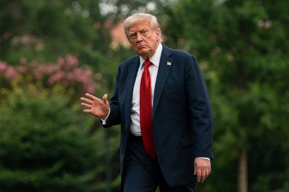 A mesterséges intelligenciát érintő innovációs tevékenységről írt alá rendeleteket Donald Trump