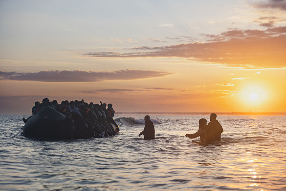 Új migrációs alku a La Manche-on: „Egy ki – egy be” rendszer lépett életbe