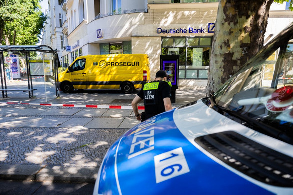 Fotó: AFP/dpa Picture-Alliance/DPA/Christoph Soeder Fegyverrel fenyegették a pénzszállítókat