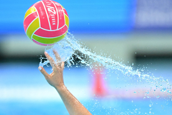 Könnyedén jutottak elődöntőbe a címvédő amerikaiak a női vízilabdatornán