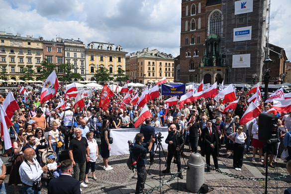 Több lengyel városban tüntettek a kormány és az EU migrációs politikája ellen